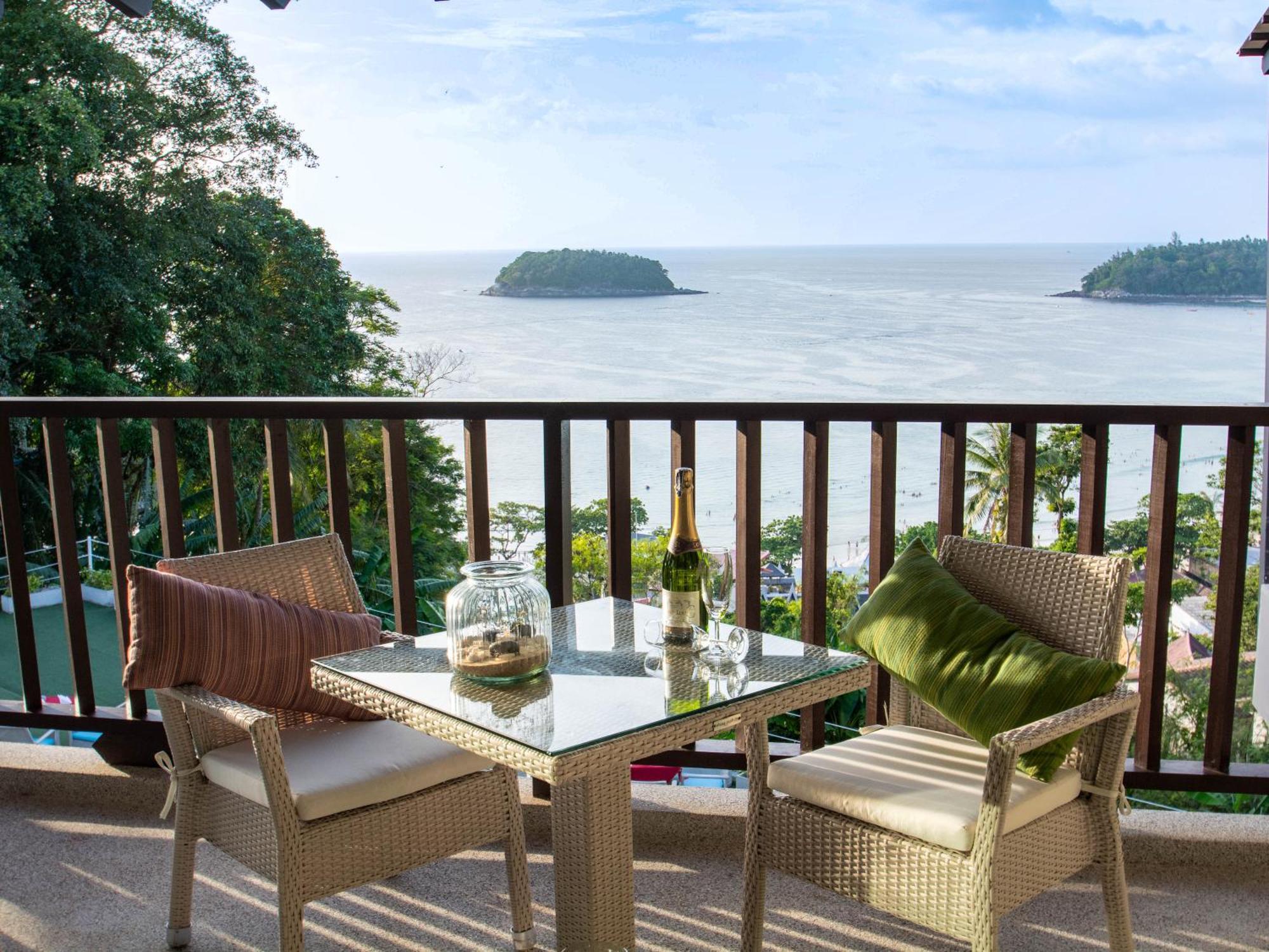 Andaman Cannacia Resort & Spa - Sha Extra Plus Kata-stranden Eksteriør bilde A balcony with a view of the ocean