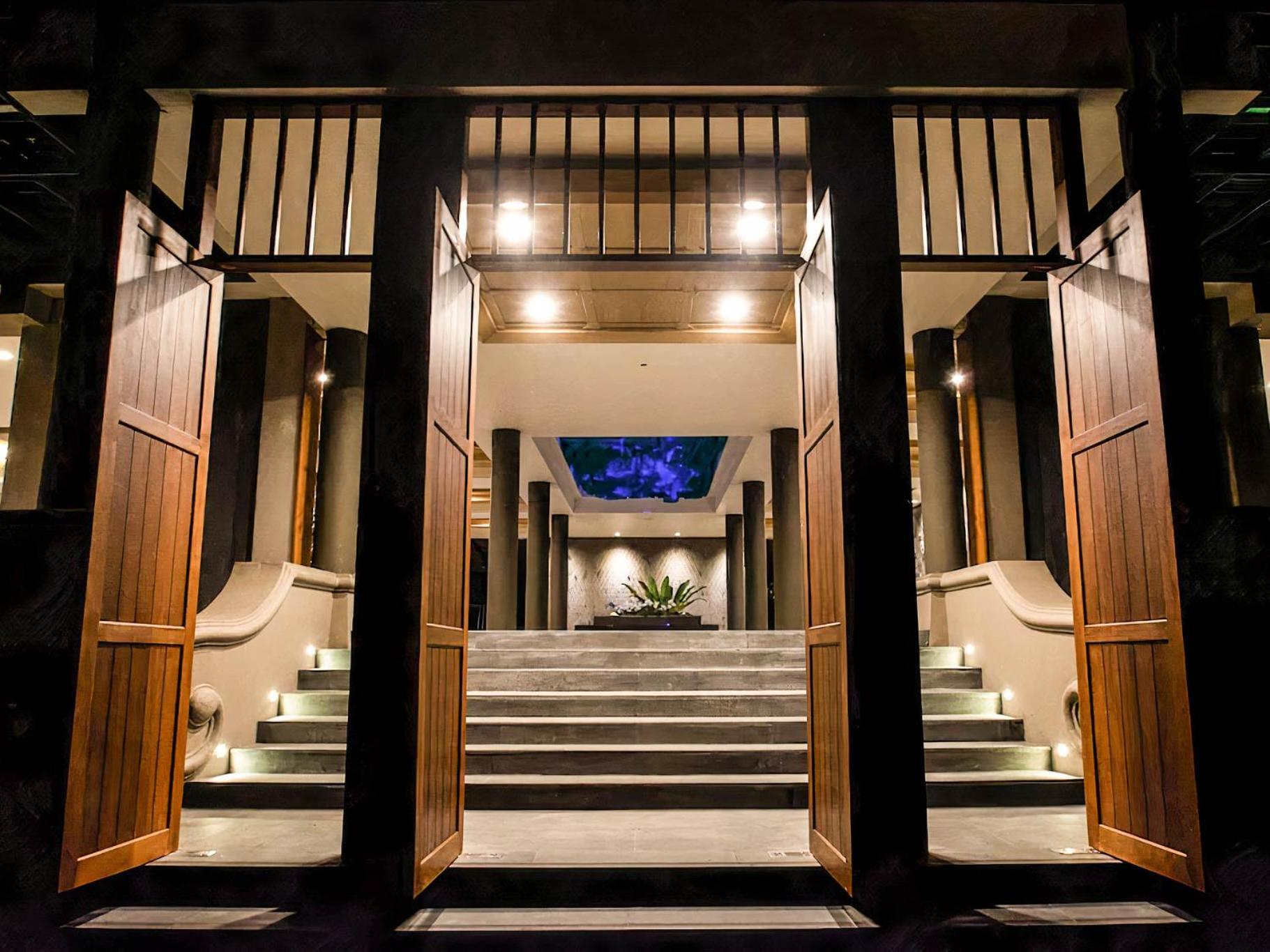 Andaman Cannacia Resort & Spa - Sha Extra Plus Kata-stranden Eksteriør bilde The entrance to the hotel